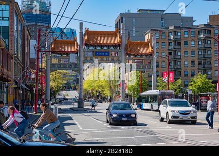 Vancouver, CANADA - 05 MAGGIO 2019: Centro di Vancouver, Canada. Millennium Gate su Pender Street a Chinatown il 17 maggio 2007 a Vancouver, Canada. È Foto Stock