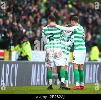 Perth, Regno Unito. 01st Mar, 2020. Scottish Premiership Football, St Johnstone contro Celtic; i giocatori celtici celebrano con Ryan Christie di Celtic dopo che lo rende 1-0 a Celtic nel credito di minuto 81st: Azione Plus immagini sportive/Alamy Live News Foto Stock