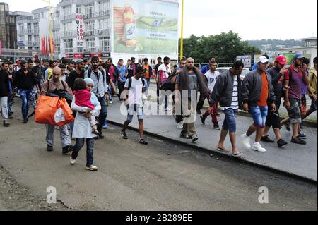 Budapest, Ungheria. Immagine di archivio dal 5th settembre 2015. Rifugiati sulla strada da Budapest al confine austriaco Foto Stock