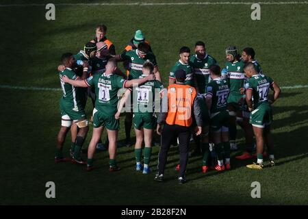 Reading, Regno Unito. 1st Mar, 2020. La squadra irlandese di Londra si è huddle durante la partita della Gallagher Premiership tra London Irish e London Wasps al Madejski Stadium, Leggendo domenica 1st marzo 2020. (Credit: Jacques Feeney | MI News) La Fotografia può essere utilizzata solo per scopi editoriali di giornali e/o riviste, licenza richiesta per uso commerciale Credit: Mi News & Sport /Alamy Live News Foto Stock