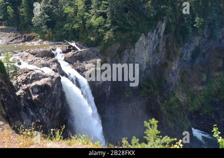 PARCHI E ATTIVITÀ RICREATIVE: VOLUME 7- il Wallace Falls State Park si estende per 1.380 ettari lungo il fiume Wallace nella contea di Snohomish, Washington. Foto Stock