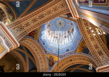 Varsavia, Polonia - 24 Agosto 2019: Interno Della Cattedrale Metropolitana Di Santa Maria Maddalena, Chiesa Ortodossa Polacca Dal 1869, Stile Revival Russo. Foto Stock