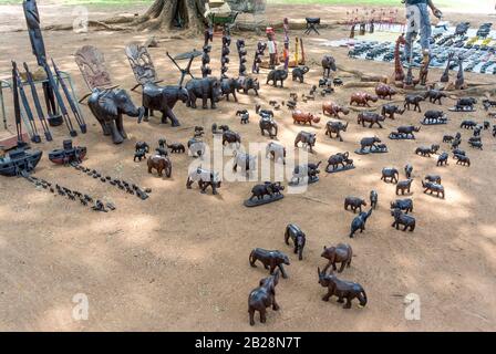 Animali sudafricani fatti di legno, Figure Di Animali Fatti In Casa Foto Stock