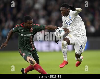 Copenaghen, Danimarca. 1st Mar, 2020. Vores Okore, AAB e Mohamed Daramy, FC Copenhagen stanno lottando per la palla durante la Superleague soccer tra il FC Copenhagen e AAB a Telia Parken, Copenhagen, Danimarca. Credito: Lars Moeller/Zuma Wire/Alamy Live News Foto Stock