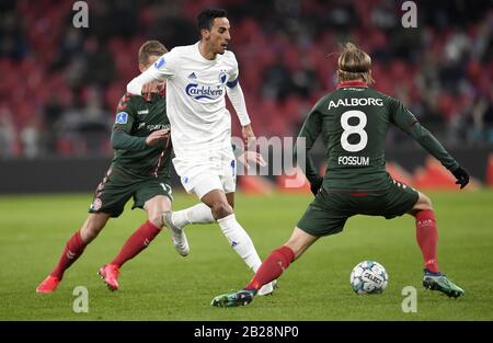 Copenaghen, Danimarca. 1st Mar, 2020. Carlos Zeca, FC Copenhagen e Iver Fossum, AAB stanno lottando per la palla durante la Superleague soccer tra il FC Copenhagen e AAB a Telia Parken, Copenhagen, Danimarca. Credito: Lars Moeller/Zuma Wire/Alamy Live News Foto Stock