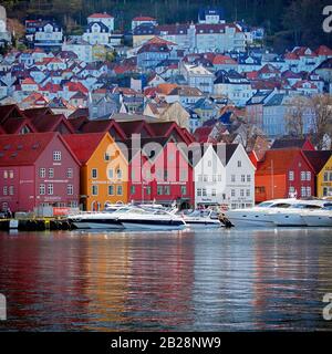 Molo di Bergen e porto Norvegia Mar Baltico Foto Stock