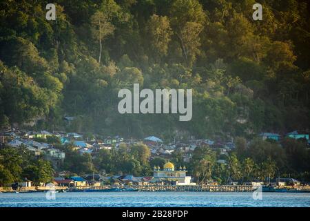 Asia, Indonesia, Banda, Rhun. La città principale sull'isola di Rhun, ex colonia britannica fondata da Nathaniel Courthorpe Foto Stock