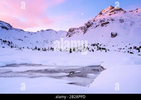 Alba In Inverno, Klammspitzen, Wattentaler Lizum, Alpi Ammergau, Tirolo, Austria Foto Stock