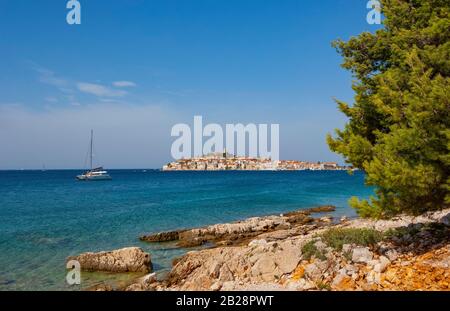 Primosten, Costa Adriatica Croata, Dalmazia Centrale, Dalmazia, Croazia Foto Stock