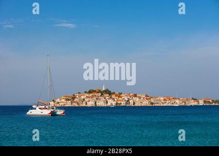 Primosten, Costa Adriatica Croata, Dalmazia Centrale, Dalmazia, Croazia Foto Stock