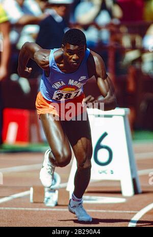 Carl Lewis si è sfidato nella 200m durante Le Prove della US Olympic Track and Field Team del 1984. Foto Stock