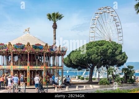 Saint-Raphael, Francia - 9 giugno 2019 : è un comune della Provenza-Alpi-Costa Azzurra in Francia. Saint-Raphael ha quattro grandi spiagge sabbiose Foto Stock