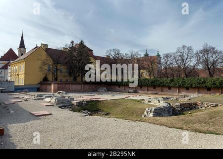 Rovine del 'Ruin Garden' della chiesa medievale fondata da Santo Stefano. Foto Stock