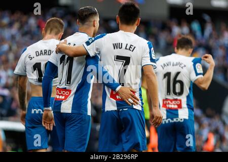 Barcellona, Spagna. 01st Mar, 2020. Raul de Tomas di RCD Espanyol con Wu Lei di RCD Espanyol durante la Liga partita tra RCD Espanyol e Atletico de Madrid al RCD Stadium il 01 marzo 2020 a Barcellona, Spagna. Credit: Dax/ESPA/Alamy Live News Foto Stock