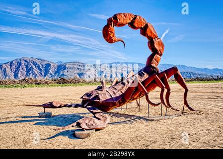 Galleta Meadows A Borrego Springs, California, Presenta Oltre 130 Grandi Sculture Di Arte Metallica Con Temi Diversi Come Desert Animals E Prehistor Foto Stock