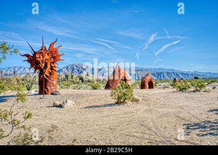 Galleta Meadows A Borrego Springs, California, Presenta Oltre 130 Grandi Sculture Di Arte Metallica Con Temi Diversi Come Desert Animals E Prehistor Foto Stock