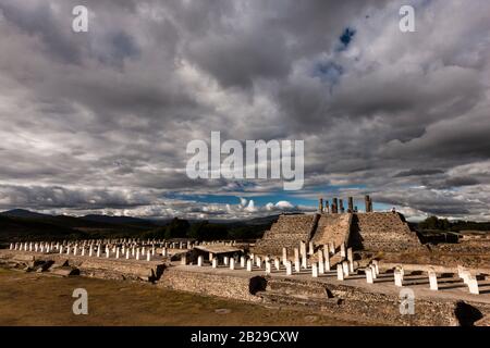 Piramide di Quetzalcoatl, sito archeologico di Tula, sito archeologico di Toltec, stato di Hidalgo, Messico, America centrale Foto Stock