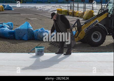 Berlino, Germania. 01st Mar, 2020. Berlino GERMANIA - 1 marzo segnando la linea interna durante l'Ice Speedway of Nations presso l'Horst-Dohm-Eisstadion, Berlino, domenica 1 marzo 2020. (Credit: Ian Charles | Mi News) Credit: Mi News & Sport /Alamy Live News Foto Stock