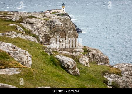 Faro di Neist Point sull'isola di Skye in Scozia. Foto Stock