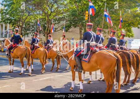 Montevideo, URUGUAY, MARZO - 2020 - Guardia militare come parata di assunzione di Lacalle Pou Herrera come nuovo presidente della repubblica uruguaiana Foto Stock