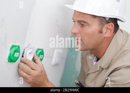 presa per connettore maschio da elettricista maschio Foto Stock