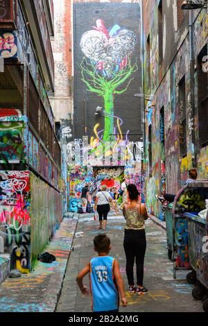 Hosier Lane, una strada famosa per le opere d'arte dei graffiti a Melbourne, Australia Foto Stock