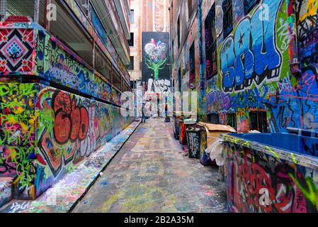 Hosier Lane, una strada famosa per le opere d'arte dei graffiti a Melbourne, Australia Foto Stock