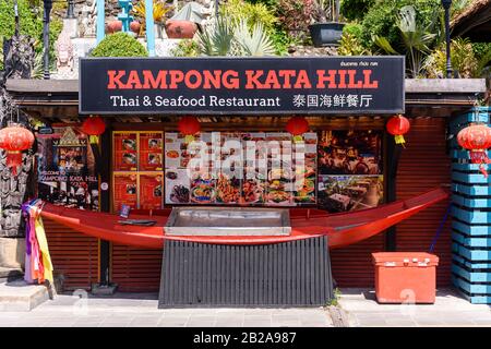 Kampong Kata Hill Thai e ristorante di pesce, chiuso, con menu in mostra. Kata Village, Phuket, Tailandia Foto Stock