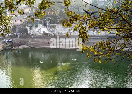 Mumbai, India - 29 febbraio 2020: La Cisterna di Banganga è un'antica cisterna di acqua nell'area di Malabar Hill di Mumbai Foto Stock