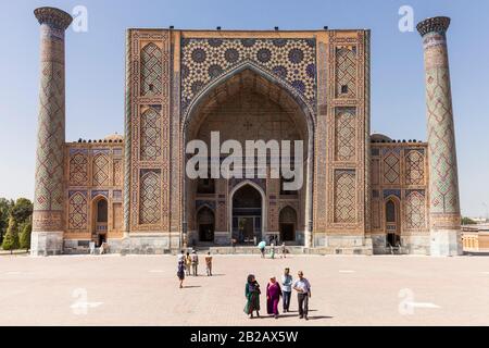 Ulugh Beg Madrasah, Registan Square, Samarcanda, Uzbekistan, Asia Centrale, Asia Foto Stock