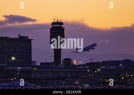 29 febbraio 2020, Richmond, British Columbia, Canada: Un Boeing 777 Air Canada a fusoliera larga decollare dall'aeroporto internazionale di Vancouver. (Credit Image: © Bayne Stanley/Zuma Wire) Foto Stock