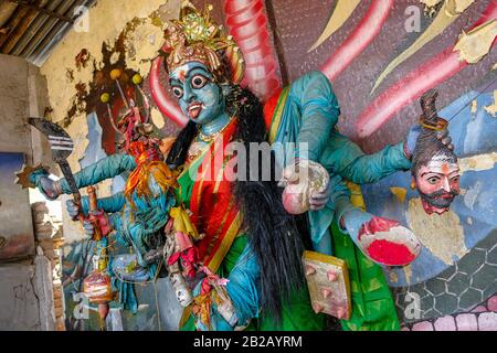 Colombo, Sri Lanka - Febbraio 2020: Statua della dea Kali nel Tempio di Sri Sivaraja Vinayagar il 4 febbraio 2020 a Colombo, Sri Lanka. Foto Stock