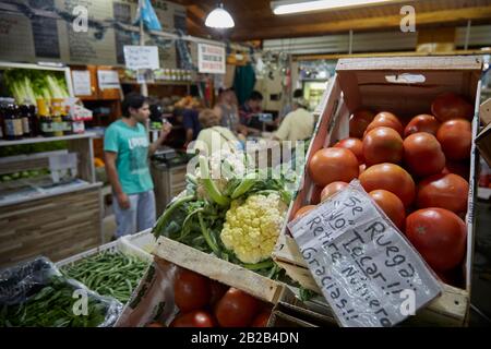 MENDOZA, ARGENTINA, 19/12/2017. Greengrocery, vendita di verdure e frutta, Mercado Central, Mendoza City. Foto: Axel Lloret / www.allofotografia.co Foto Stock