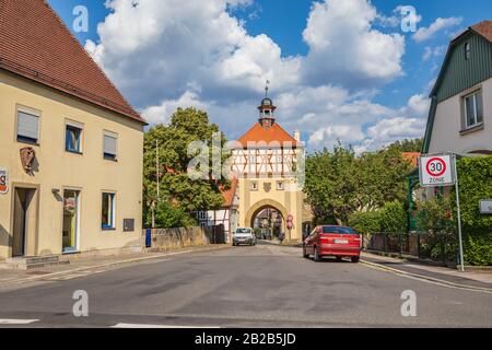 HASSBERGE, Germania - circa aprile, 2019: Townscape di Koenigsberg in Hassberge county, Baviera, Germania Foto Stock