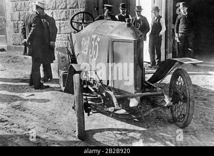 La vettura da corsa Laurin & Klement FCR con il numero 35 al Salone Internazionale del motore, che ha avuto luogo tra il 12 e il 22 ottobre 1911 nelle sale espositive dello Zoo di Berlino. La vettura aveva vinto la gara di arrampicata su Gaillon il 1 ottobre 1911. Foto Stock