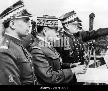 Mobilitazione in Francia nelle ultime settimane di pace prima della Seconda guerra mondiale. Dal 15 al 20 maggio 1939 si sono svolte manovre in Francia, a cui ha partecipato una forte delegazione polacca di ufficiali. La nostra foto mostra il comandante in capo francese Gamelin (centro) con il generale polacco Kasprzycki (a sinistra). Foto Stock