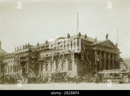 Festa sulla cerimonia del matrimonio del Principe Guglielmo di Prussia, figlio dell'imperatore Guglielmo II, con la duchessa Cecilie di Meclemburgo-Schwerin di fronte all'Opera di Stato di Berlino. Foto Stock