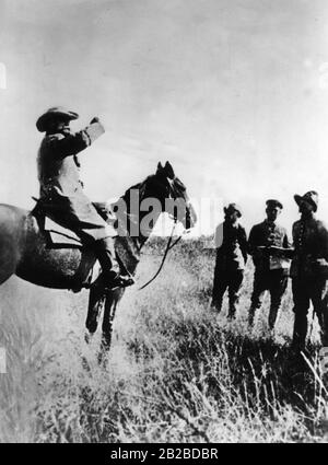 Il tenente colonnello Ludwig von Estorff (a cavallo), uno dei leader militari nella campagna del 1904/06 contro l'erero insorti, in un incontro con i suoi ufficiali. Con CAP, capitano Franz Ritter von Epp, poi governatore Reich in Baviera. Foto Stock