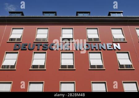 Deutsche Wohnen Gruppe, Mecklenburgische Strasse, Wilmersdorf, Berlino, Deutschland Foto Stock