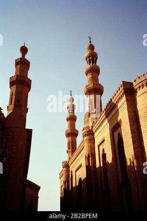 Fotografia di viaggio - Moschea e madrassa del Sultano Hassan e Moschea al Rifai nel Cairo islamico nella città del Cairo in Egitto in Nord Africa Foto Stock