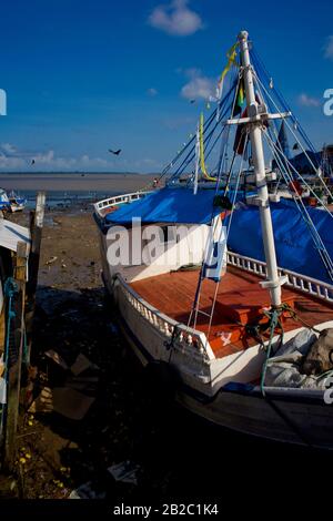 Barche di fronte al mercato Ver-o-peso, fiume, Belém, Pará, Brasile Foto Stock