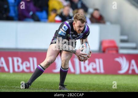 1st Marzo 2020, AJ Bell Stadium, Eccles, Inghilterra; Betfred Super League, Salford Red Devils v Wakefield Trinity : Tom Johnston (2) di Wakefield Trinity in azione durante il gioco Foto Stock