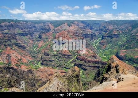 Kauai / Hawaii: Waimea Canyon state Park (conosciuto anche come Grand Canyon del Pacifico) Foto Stock