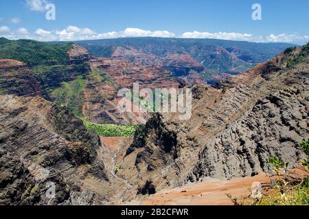 Kauai / Hawaii: Waimea Canyon state Park (conosciuto anche come Grand Canyon del Pacifico) Foto Stock