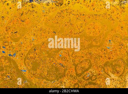 Macro shot di acqua olio sotto forma di emulsione sfondo astratto Foto Stock