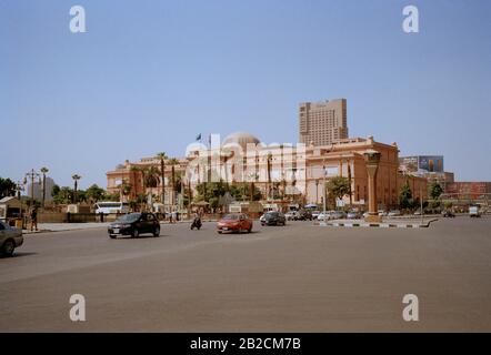 Fotografia di viaggio - Museo Egizio in Piazza Tahrir nel centro del centro del Cairo in Egitto in Nord Africa Medio Oriente Foto Stock