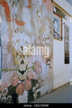 Fotografia di viaggio - graffiti politici nel centro del centro del Cairo in Egitto in Nord Africa Medio Oriente Foto Stock