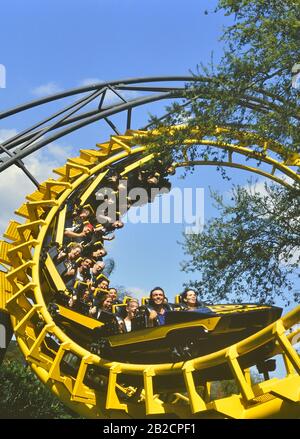 Le montagne russe in acciaio Python. Busch Gardens, Tampa Bay, Florida, Stati Uniti. Esso è chiuso il 31 ottobre 2006. Foto Stock