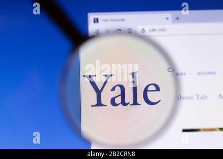 Los Angeles, California, Stati Uniti - 3 marzo 2020: Logo della homepage del sito web della Yale University visibile sullo schermo, Editoriale Illustrativo Foto Stock