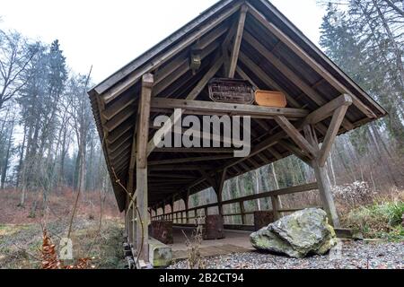 Ha scoperto alcuni vecchi tunnel dalla seconda guerra mondiale nell'alta Svevia dagli agricoltori e dai civili. Foto Stock